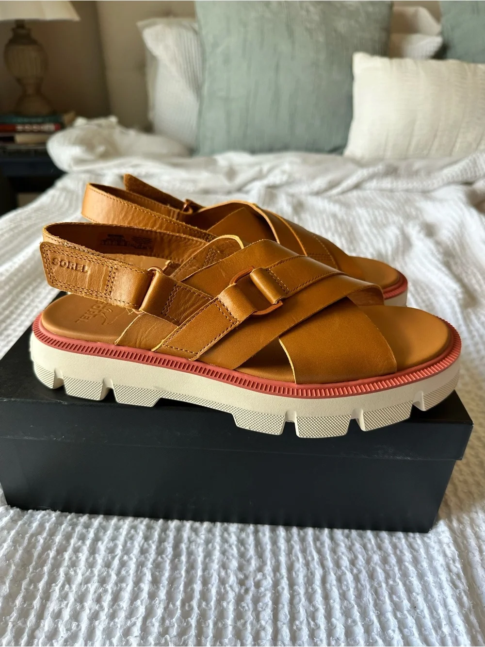 NWT Sorel Kinetic Impact Y-Strap Leather Sandals Tan Brown Pink Size 9